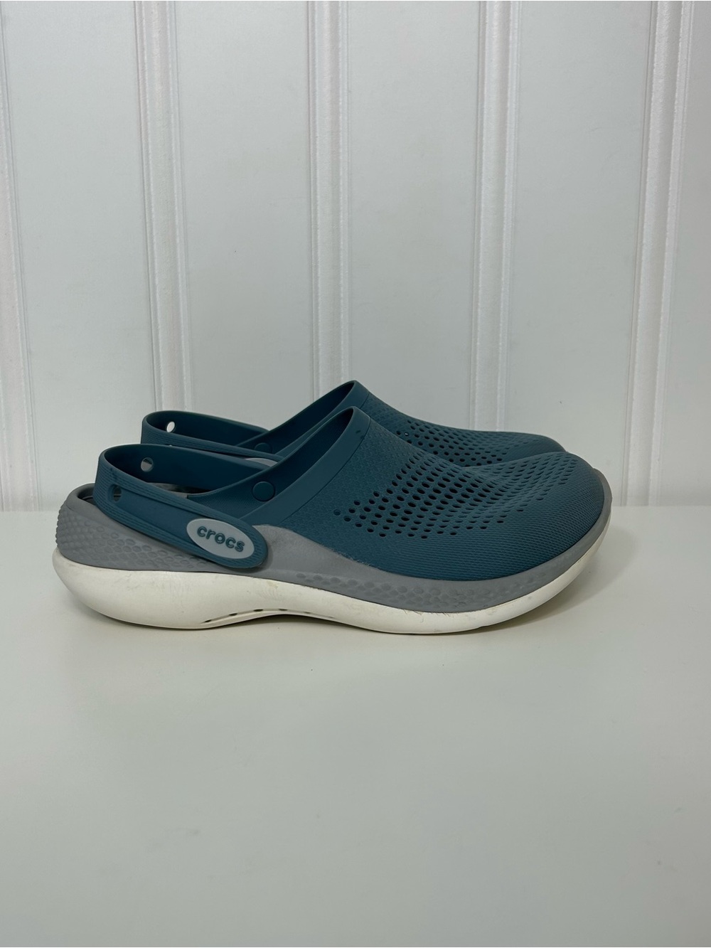 CROCS literide 360 Blue Gray White clog sandals women’s 8
